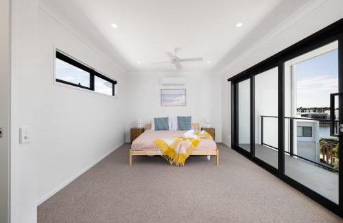 Gold Coast House | Brand New 3BR with Pool Golf nearby huge balcony