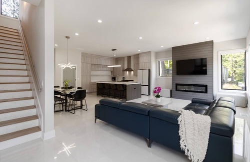 Home Park House | Brand-New 3Story Home with Rooftop in Midtown