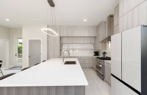 Home Park House | Brand-New 3Story Home with Rooftop in Midtown