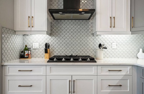 Southwest Calgary House | Brand New | 4 Bedroom | HUGE Home | King Bd | 2TVs
