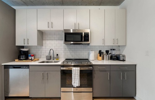 River North Hotel | Brand New 4BR in Heart of Chicago
