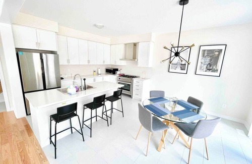 Thorold House | Brand New 5 Bedroom Home in West Niagara