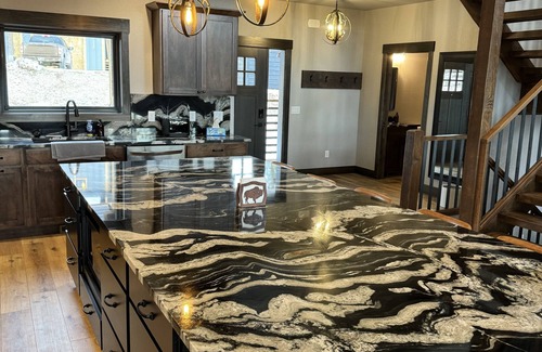 Deadwood Cabin | Brand new 6 bedroom 5 bath cabin. Large covered deck, hot tub & pool table!