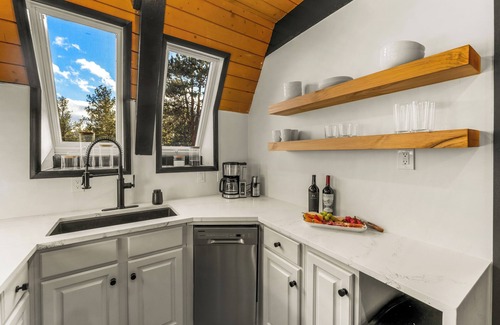 Cripple Creek Cabin | Brand New! A-Frame, Hot Tub, Game Room, Cozy Cabin