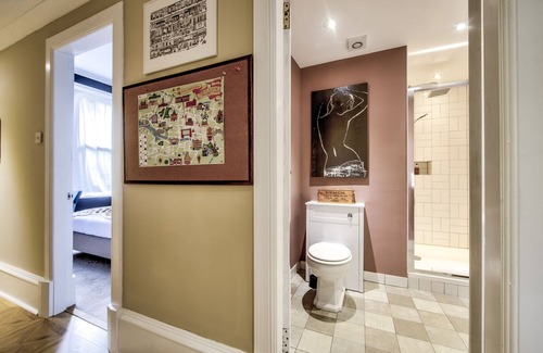 Glasgow Westend Apartment | Brand New and Funky Glasgow West End Apartment Sleeps 2/3