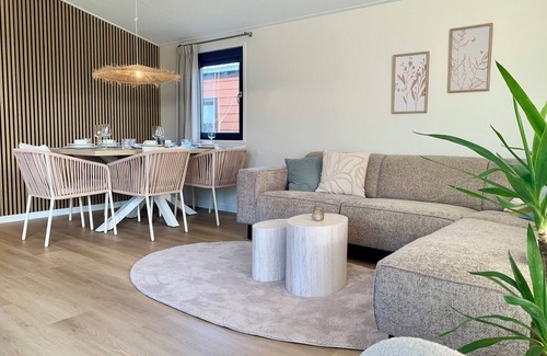 Sint Maartensvlotbrug House | Brand new and luxurious chalet with cosy veranda. Spacious and modern for 5 persons.