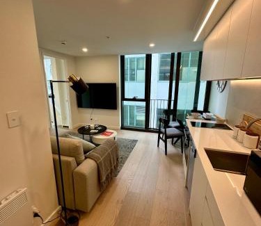 Te Aro Apartment | Brand New Apartment CBD High Rise With Ocean View on the Doorstep of Courtenay Place