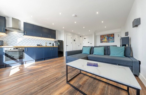 East Acton Apartment | Brand New Apt Sleeps 5 - Zone 2