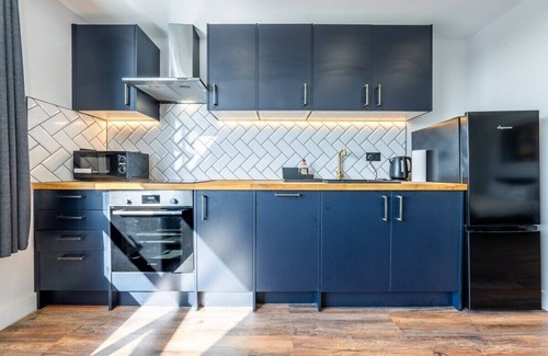 East Acton Apartment | Brand New Apt Sleeps 5 - Zone 2