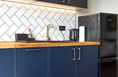 East Acton Apartment | Brand New Apt Sleeps 5 - Zone 2