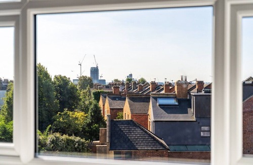 East Acton Apartment | Brand New Apt Sleeps 5 - Zone 2