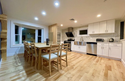 Surf City House | Brand-new Asian Wood style 4 Bedroom in Surf City