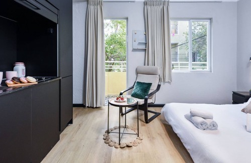 Florentin Apartment | Brand New Bauhaus Living with Balcony and a Roof Top 11