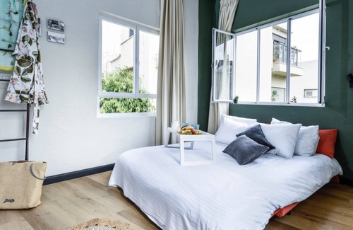 Florentin Apartment | Brand New Bauhaus Living with Balcony and a Roof Top 22