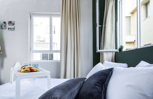 Florentin Apartment | Brand New Bauhaus Living with Balcony and a Roof Top 22