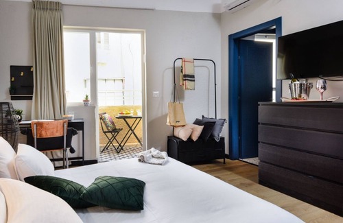 Florentin Apartment | Brand New Bauhaus Living with Balcony and a Roof Top 25