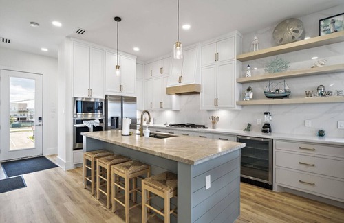 Clear Lake Shores House | Brand new bayfront home, gorgeous pool.