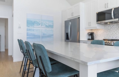 Central Okanagan Cottage | ✨BRAND NEW-BREATHTAKING UNOBSTRUCTED VIEWS🏞️FAMILY FRIENDLY/PETS/GOLF CART⛳