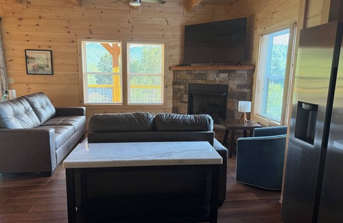 Butler Cabin | Brand new cabin with HOT TUB, Dock & Lake Access