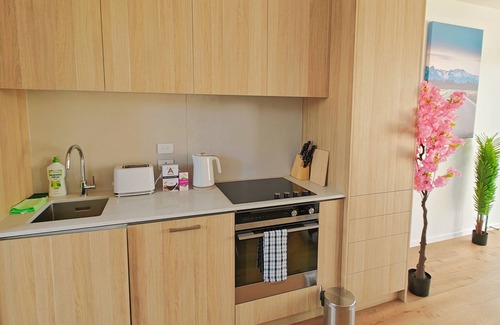 Grey Lynn House | Brand new central modern townhouse with garden and patio and free parking