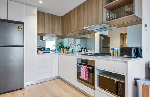 Southbank Apartment | Brand New City Apartment City View Pool Gym