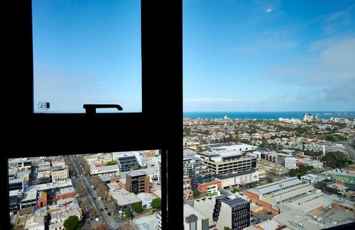 Southbank Apartment | Brand New City Apartment City View Pool Gym