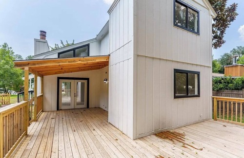 Killearn Estates House | Brand New Classy Modern Home Rests on Beautiful Park and Lake