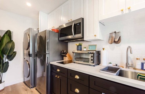 Hillcrest Apartment | Brand-New Coastal Escape in Heart of Hillcrest