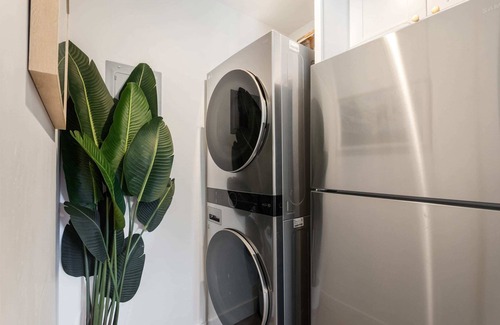 Hillcrest Apartment | Brand-New Coastal Escape in Heart of Hillcrest