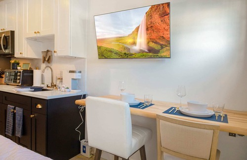 Hillcrest Apartment | Brand-New Coastal Escape in Heart of Hillcrest