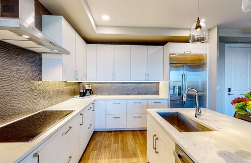 Madeira Beach Condo | Brand-new condo steps to beach with balcony, pool, & hot tub - dog-friendly