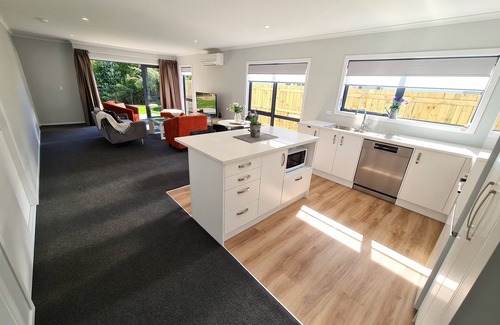 Paraparaumu House | Brand New & Cosy in Kapiti - New 3-Bedroom 4-Beds in Paraparaumu