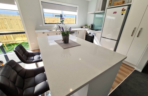 Paraparaumu House | Brand New & Cosy in Kapiti - New 3-Bedroom 4-Beds in Paraparaumu