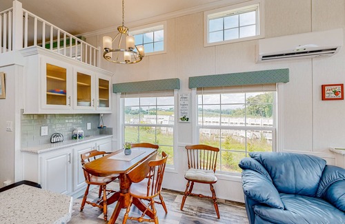 Hendersonville Cottage | Brand-new cottage in great location with grill, firepit, covered deck, streaming