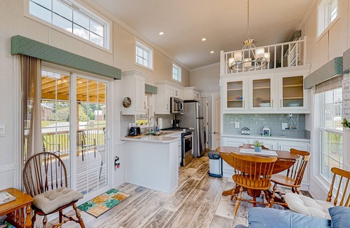 Hendersonville Cottage | Brand-new cottage in great location with grill, firepit, covered deck, streaming