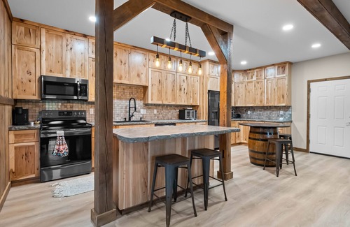 Cottage Grove House | Brand New Country Rustic Barn-R&R At It's Finest! Madison Area