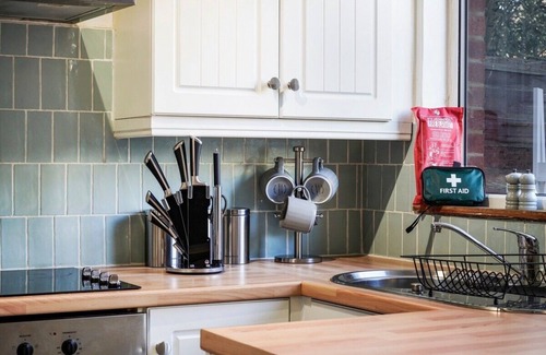 Livesey House | BRAND NEW - Delightful Abode in London - Garden