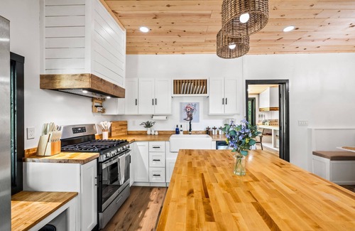 Rocky Grove Cabin | Brand New Dolly’s Mountain Retreat