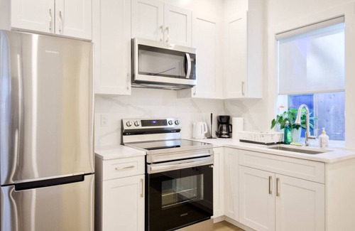 Dunbar House | Brand New Entire Guest House