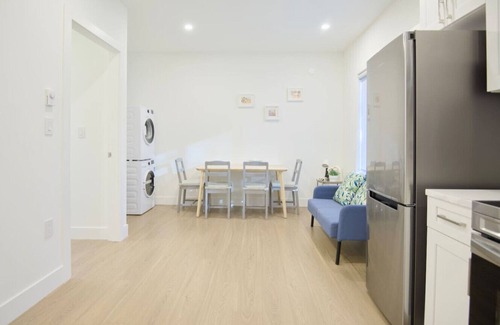 Dunbar House | Brand New Entire Guest House