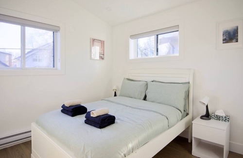 Dunbar House | Brand New Entire Guest House