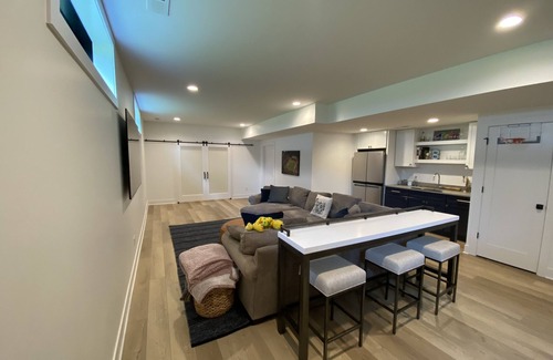 South Bend House | Brand New Family Friendly Gameday Home! Walk to ND
