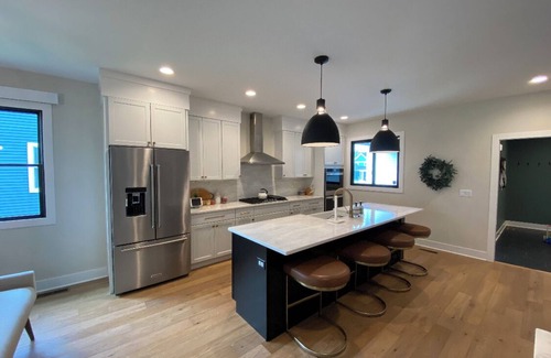 South Bend House | Brand New Family Friendly Gameday Home! Walk to ND