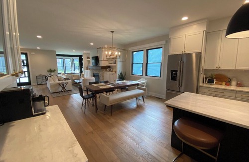 South Bend House | Brand New Family Friendly Gameday Home! Walk to ND