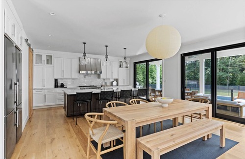 Springs House | Brand-New Family Retreat with Tennis & Walk to Harbor Beaches
