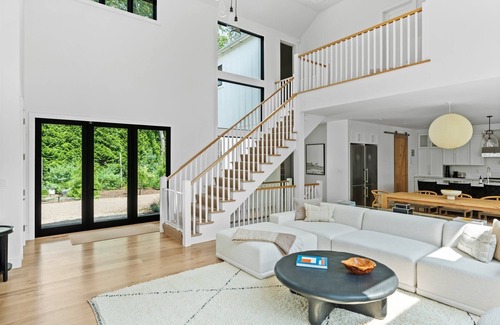 Springs House | Brand-New Family Retreat with Tennis & Walk to Harbor Beaches