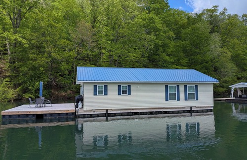 Big Creek House | Brand New Floating Home on Norris Lake : Sleeps 12 : Swim, Grill & Relax! #3