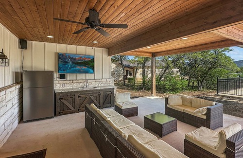 Sabinal House | Brand new for 2025 | On the golf course in Concan