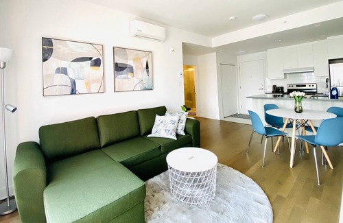 Outremont Condo | Brand new Free parking Cozy Condo near DT Pet friendly