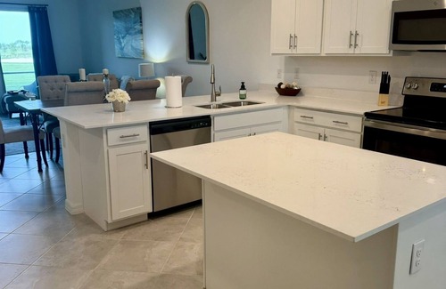 Venice Condo | BRAND NEW! GOLF MEMBERSHIP INCnHIGHLY SOUGHT AFTER WELLEN PARK G&CC FURNISHED!